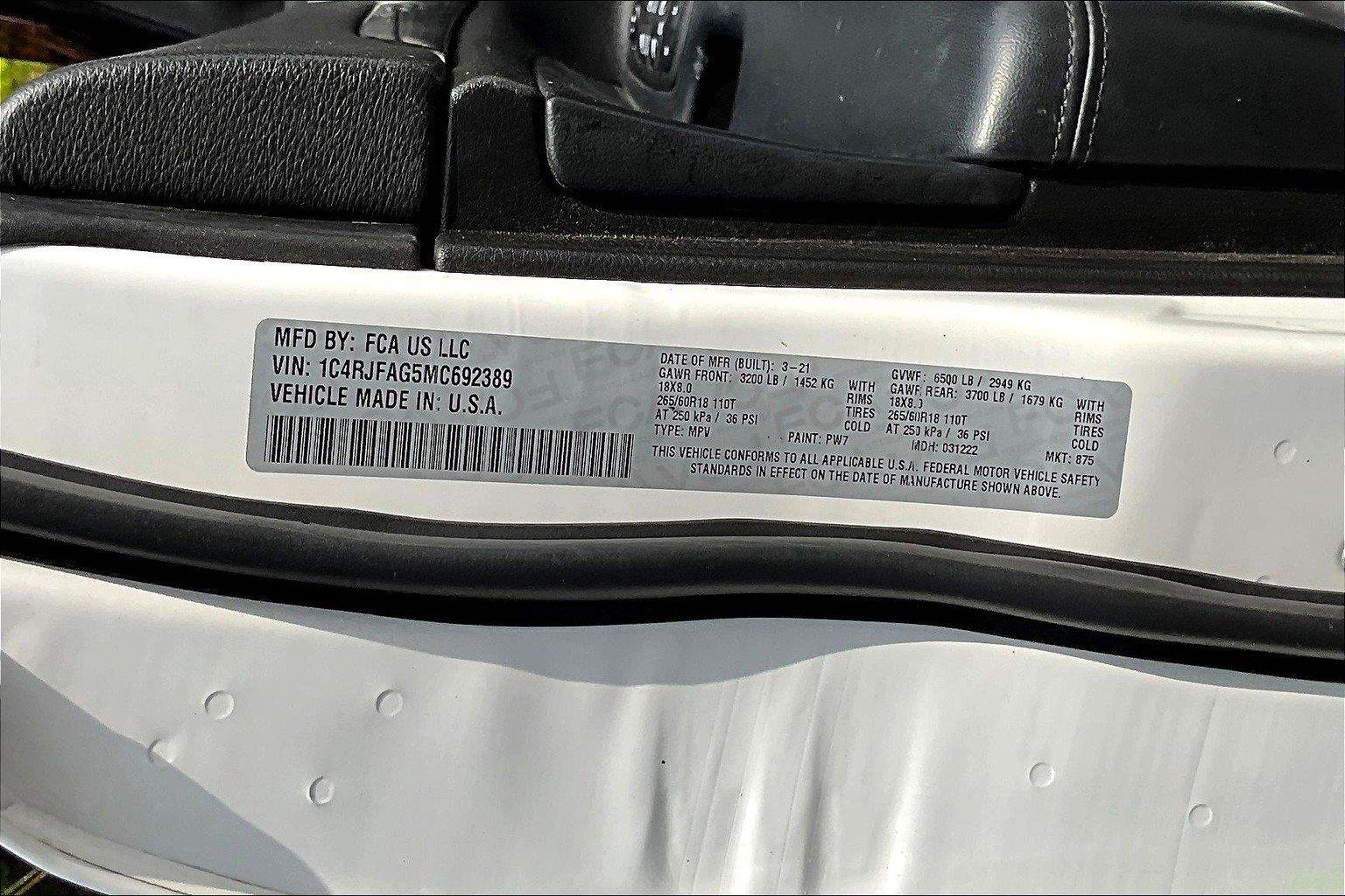 Used 2021 Jeep Grand Cherokee Laredo AWD/4WD image 35