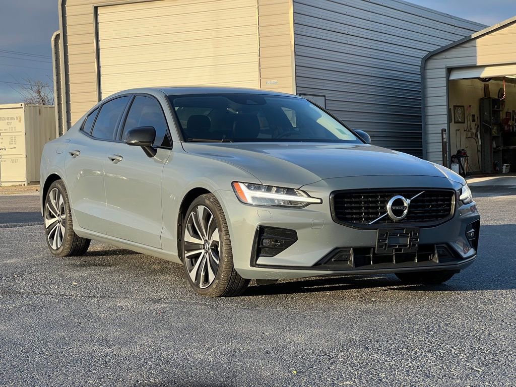 Used 2022 Volvo S60 B5 Inscription image 2