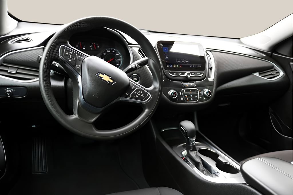 Used 2025 Chevrolet Malibu LT FWD image 13
