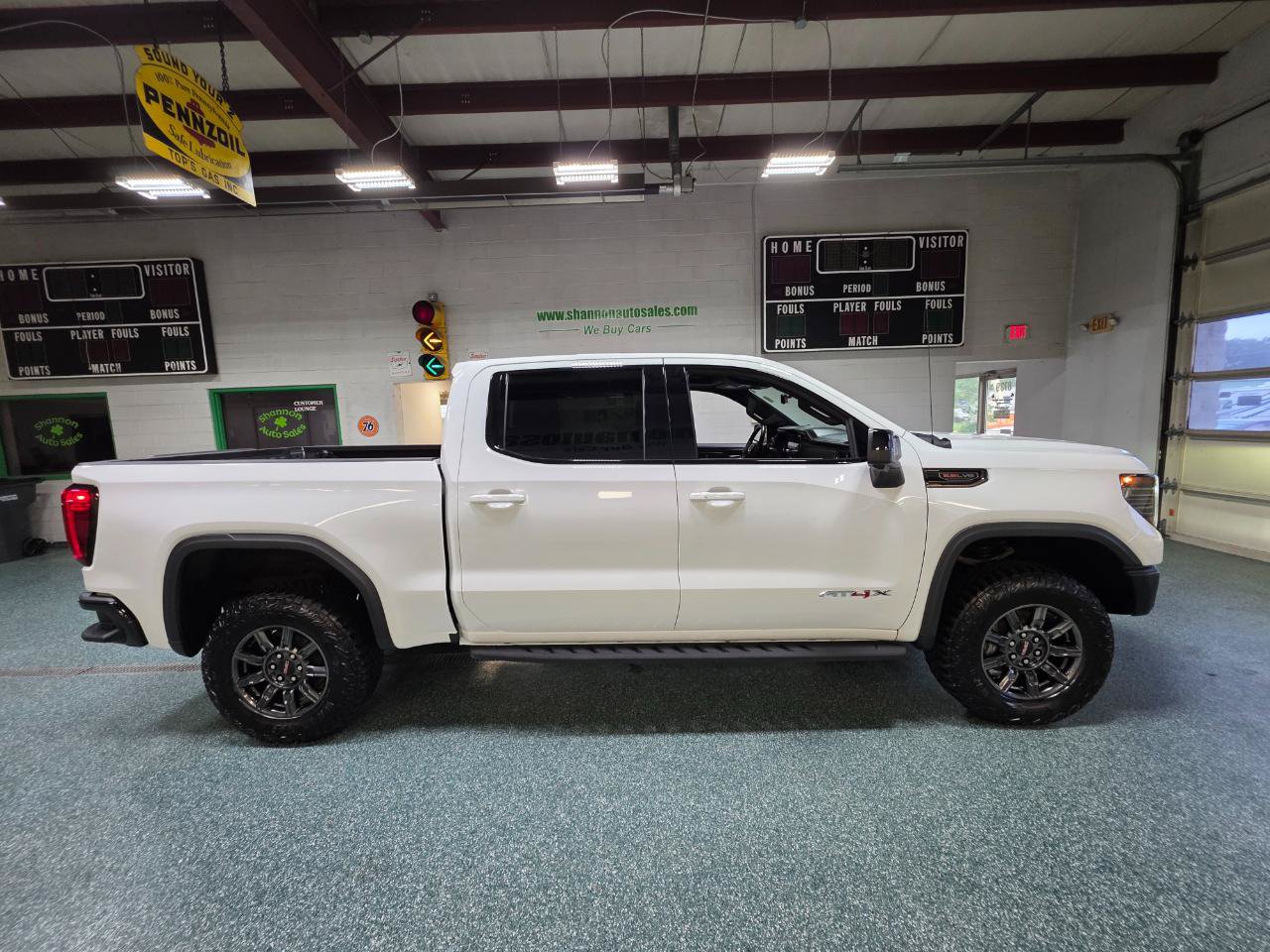 Used 2024 GMC Sierra 1500 AT4X AWD/4WD image 5