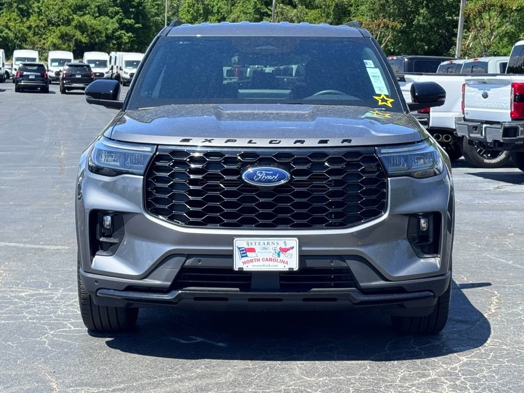 Used 2025 Ford Explorer ST-Line w/ ST-Line Street Pack AWD/4WD image 18