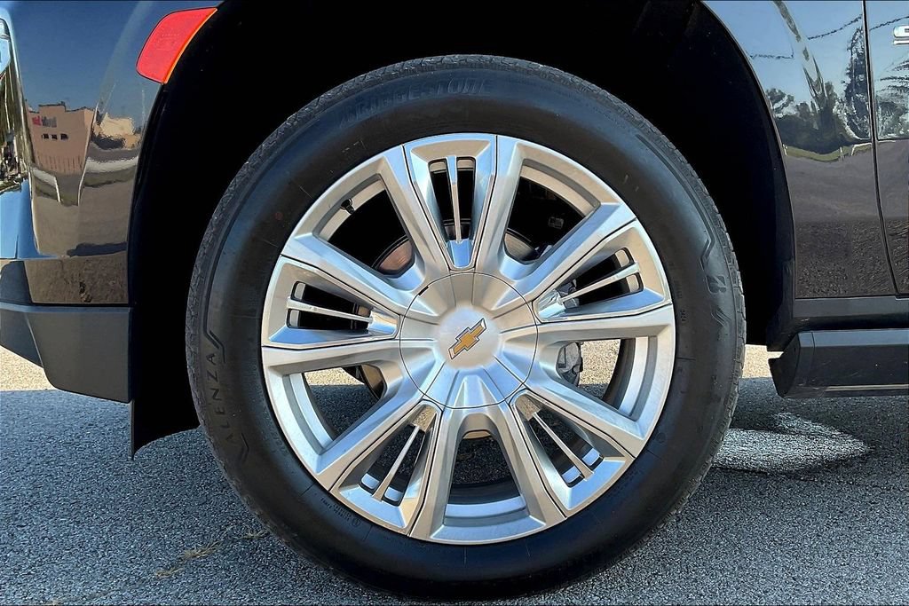 Used 2024 Chevrolet Suburban High Country RWD image 30