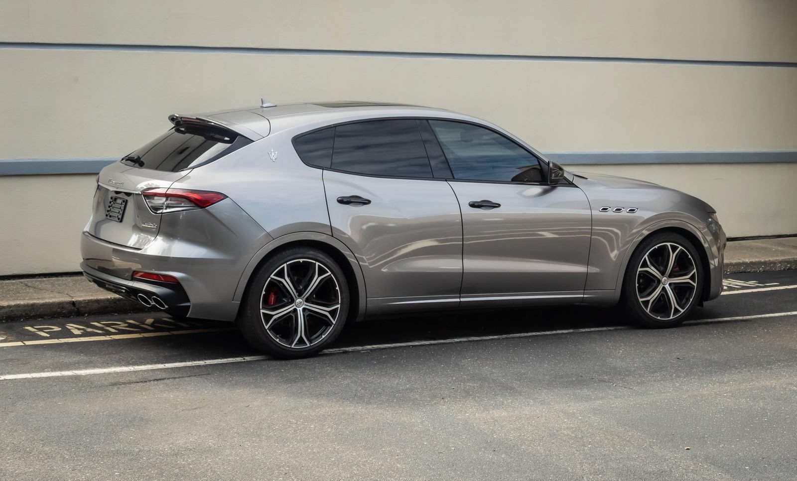 Used 2022 Maserati Levante GT AWD/4WD image 9