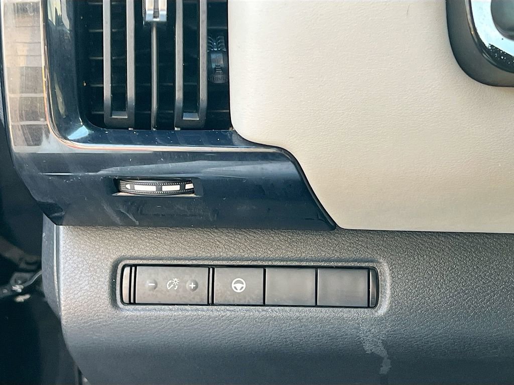 Used 2022 Nissan Pathfinder SV w/ SV Black Package image 8