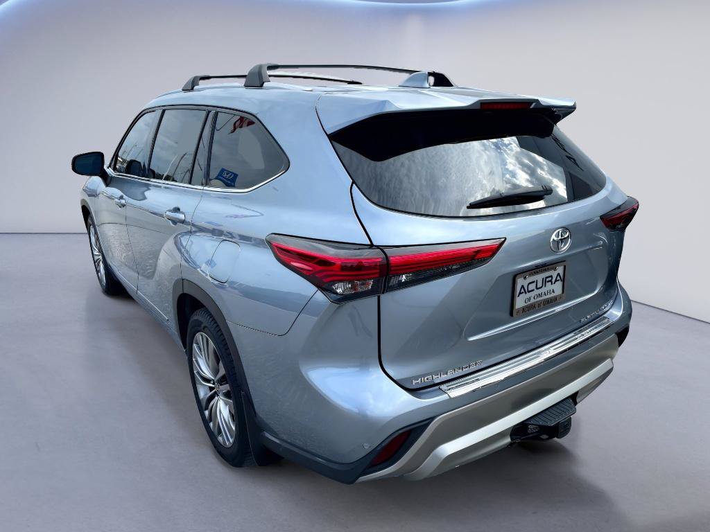 Used 2021 Toyota Highlander Platinum AWD/4WD image 2