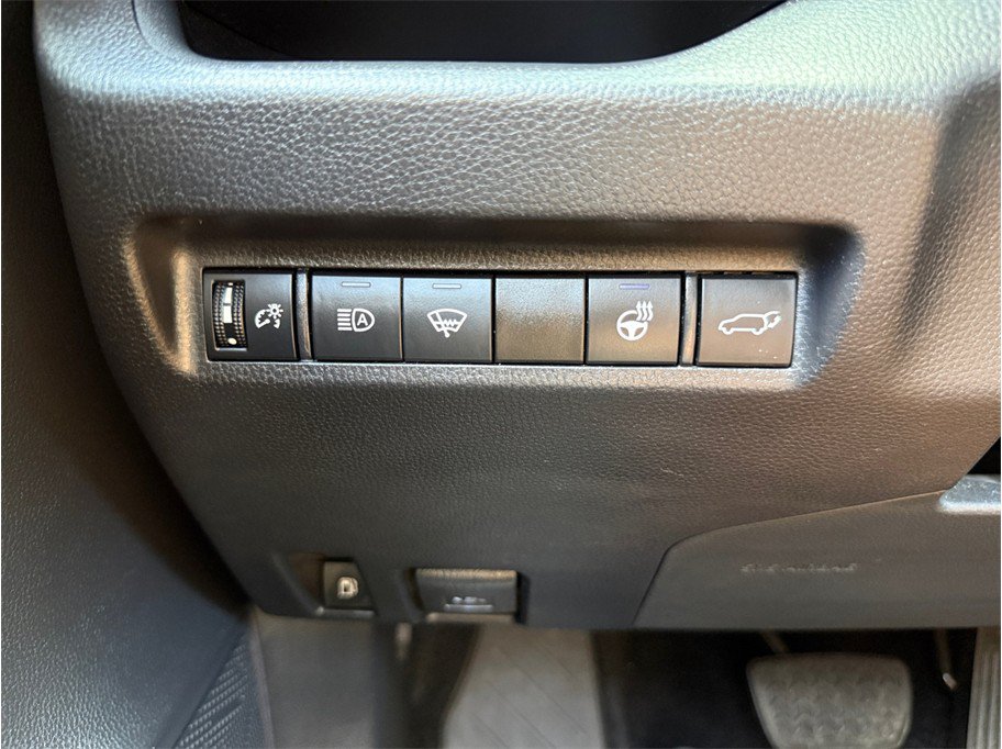 Used 2021 Toyota RAV4 XLE Premium AWD/4WD image 33