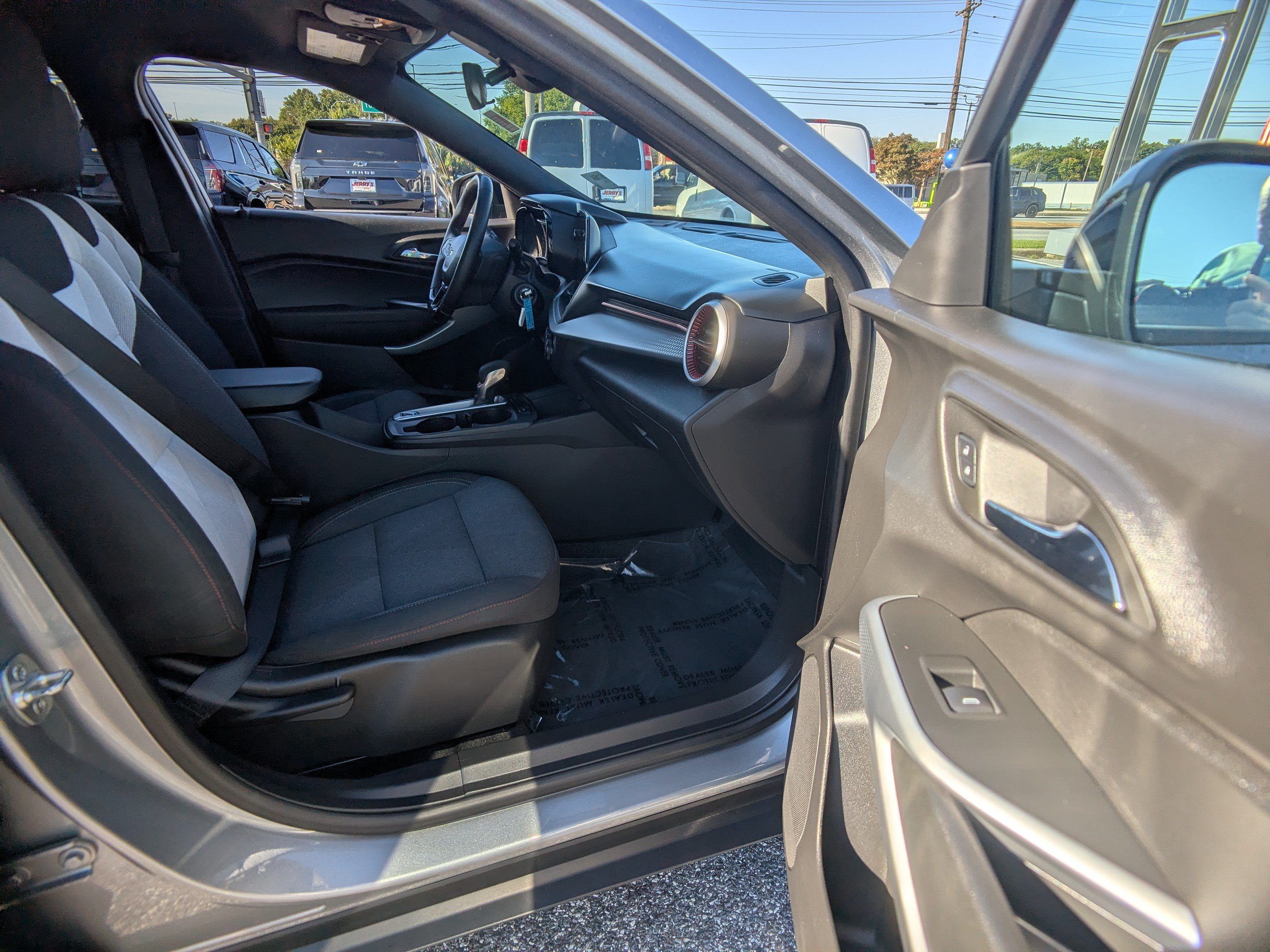 Used 2024 Chevrolet Trax RS w/ Driver Confidence Package FWD image 12
