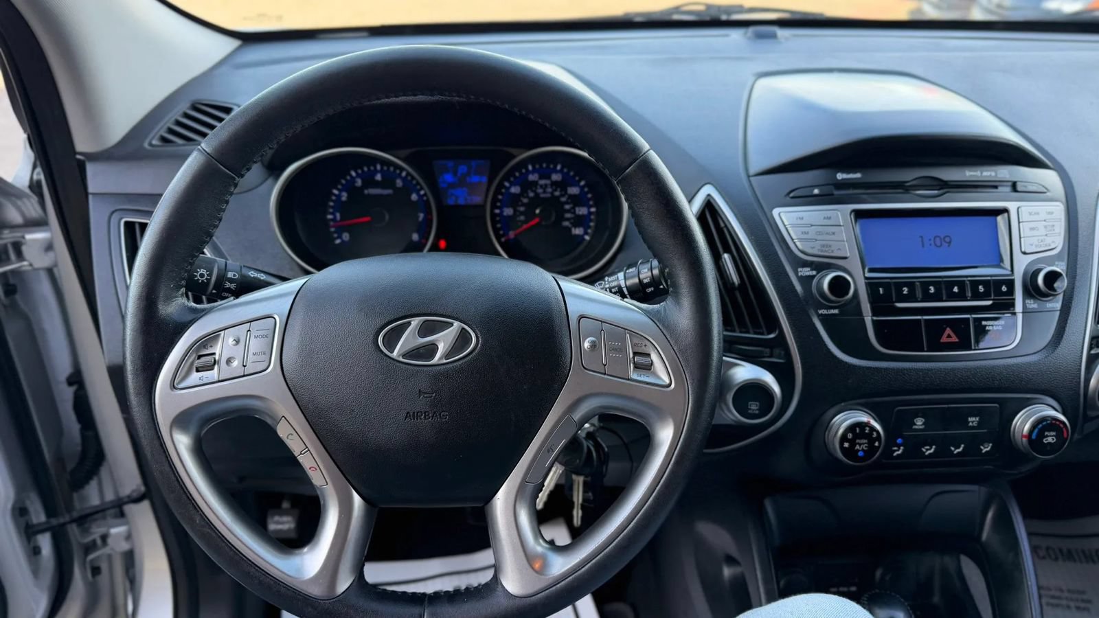 Used 2010 Hyundai Tucson GLS w/ Popular Equipment Pkg 2 FWD image 16