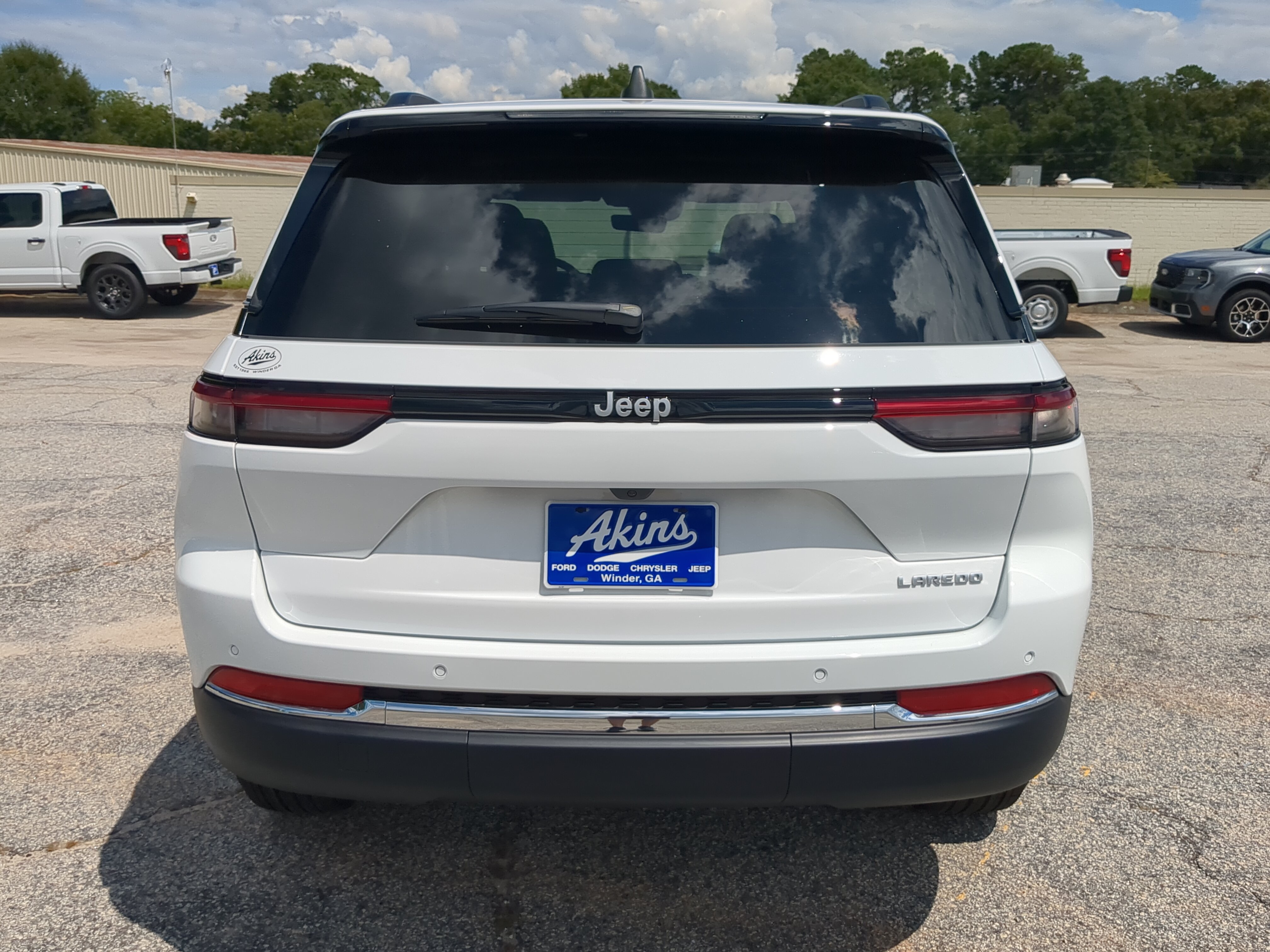 New 2026 Jeep Grand Cherokee Laredo RWD image 4