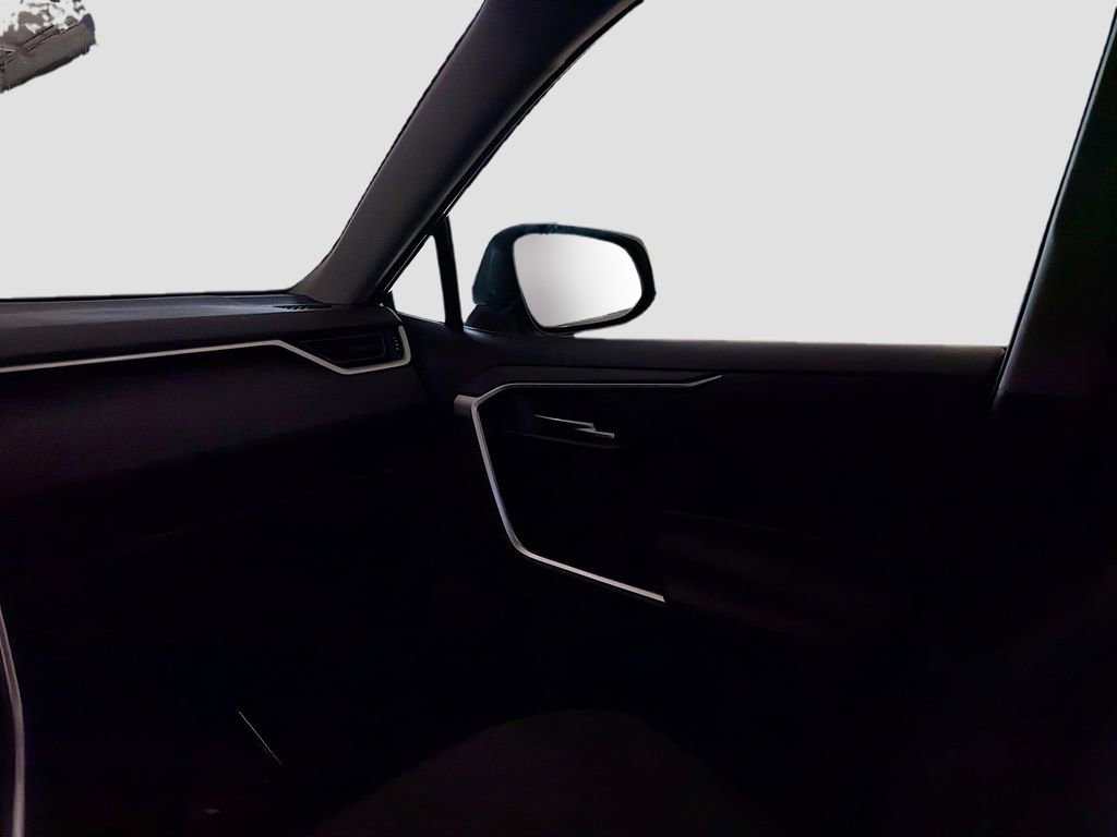 Used 2022 Toyota RAV4 XLE w/ Convenience Package image 22