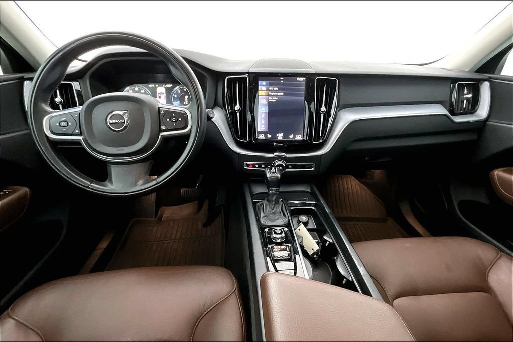 Used 2020 Volvo XC60 T5 Momentum w/ Protection Package Premier AWD/4WD image 18