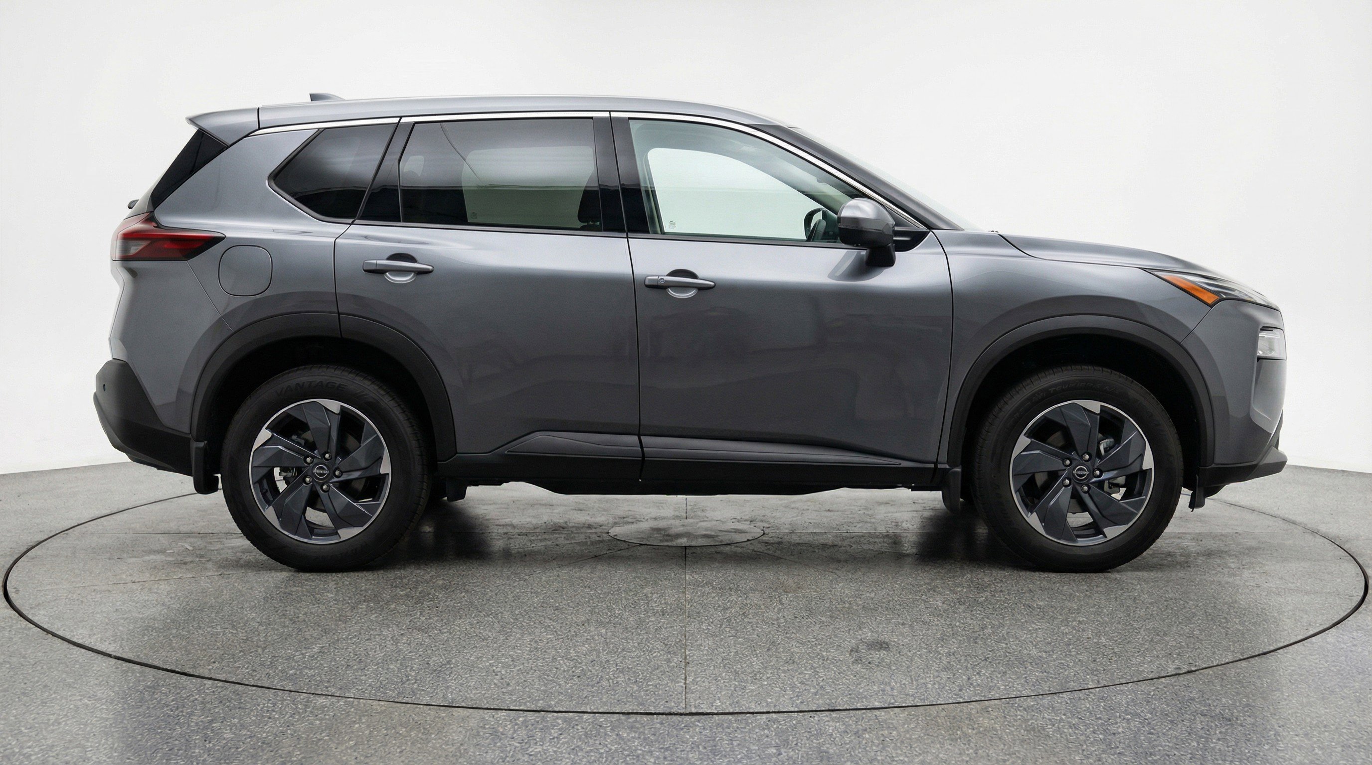 Used 2025 Nissan Rogue SV FWD image 11