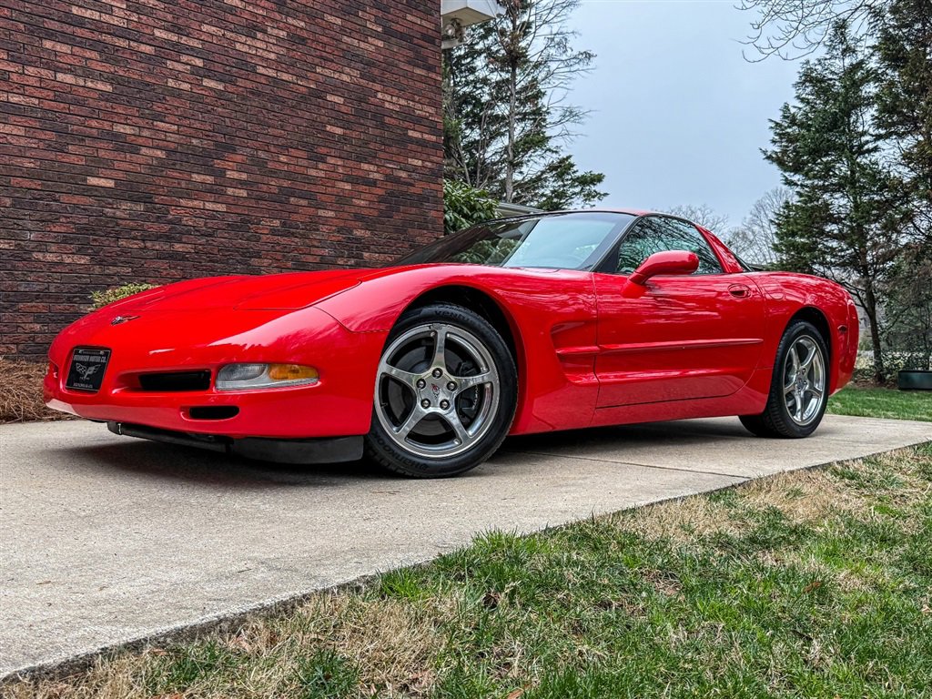 Used 2004 Chevrolet Corvette Coupe w/ Roof Package image 3