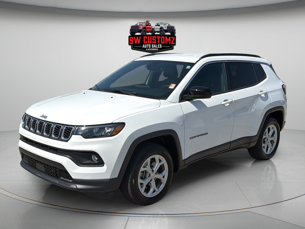 Used 2024 Jeep Compass Latitude AWD/4WD image 3