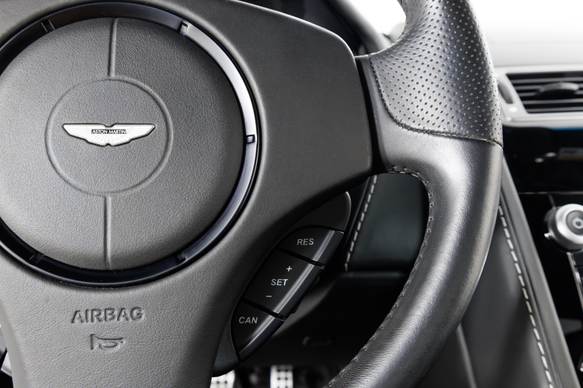 Used 2009 Aston Martin DBS Coupe RWD image 21