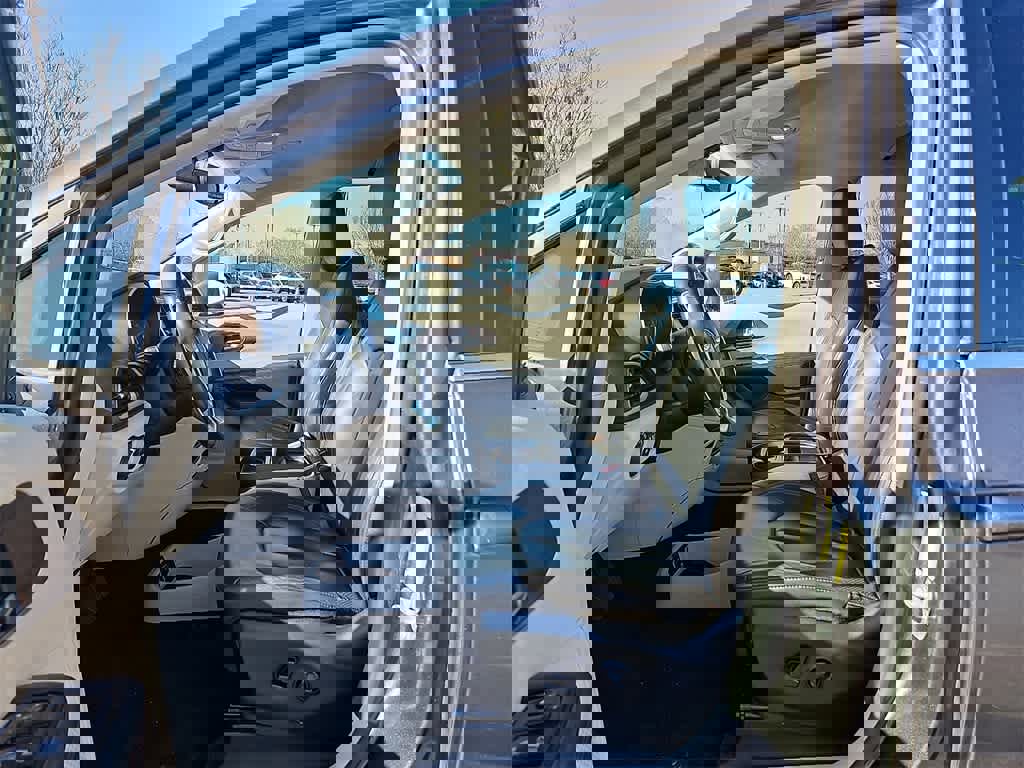 Used 2019 Chrysler Pacifica Touring-L image 12