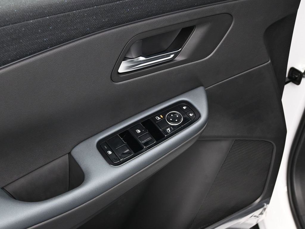 New 2026 Nissan Leaf image 12