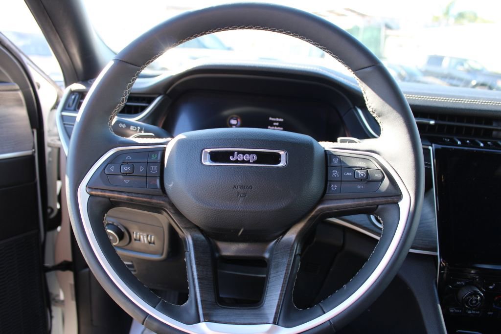 Used 2024 Jeep Grand Cherokee L Limited w/ Luxury Tech Group II image 31