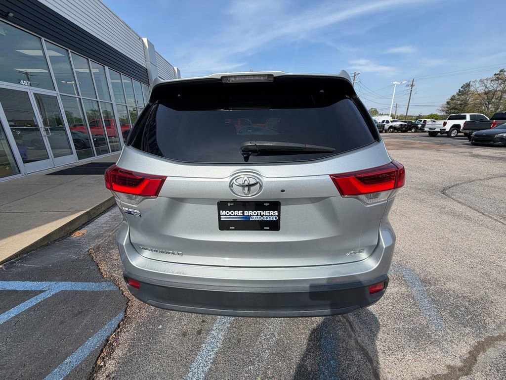 Used 2018 Toyota Highlander XLE FWD image 7