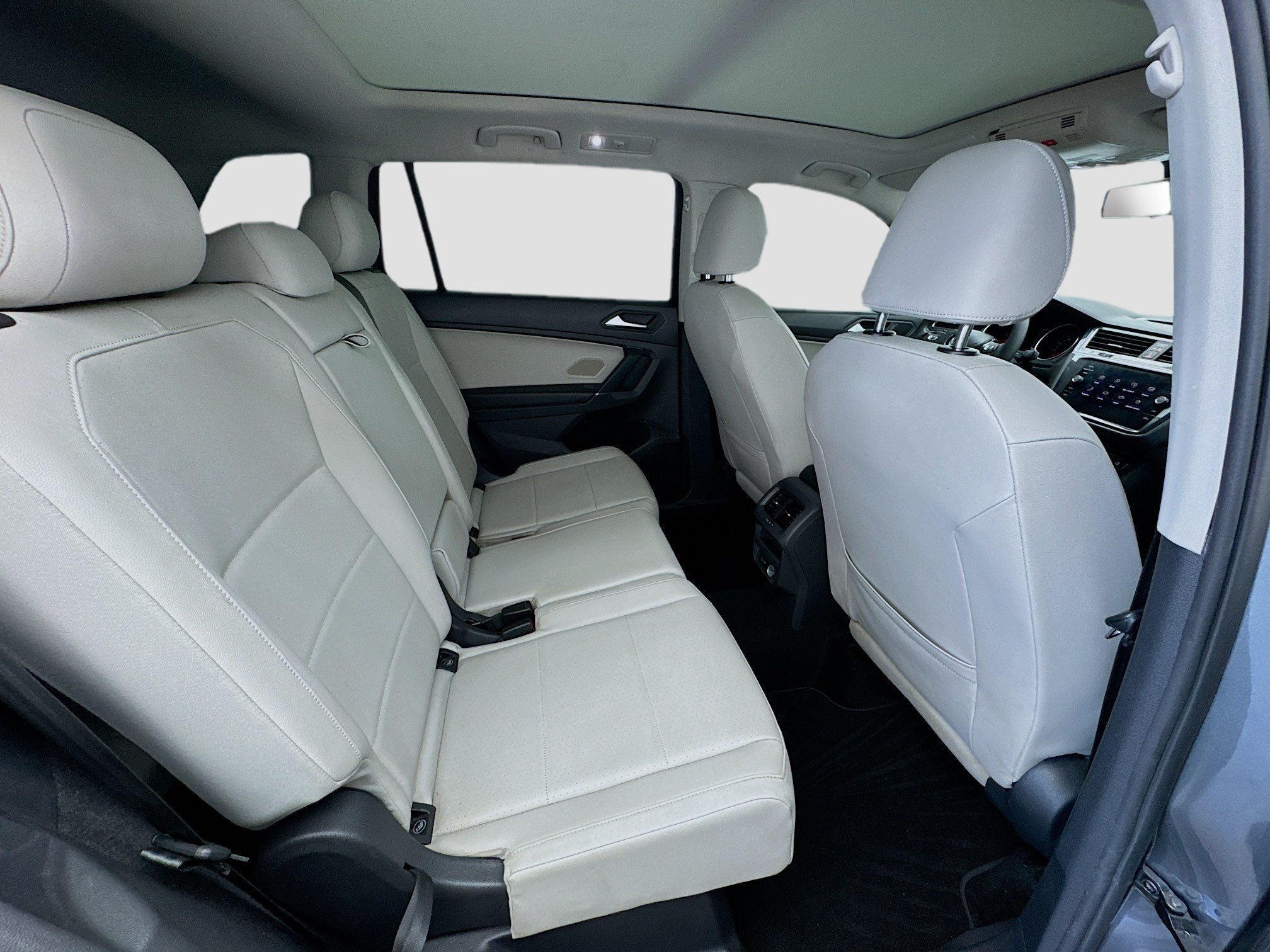 Used 2020 Volkswagen Tiguan SE w/ Panoramic Sunroof Package FWD image 20