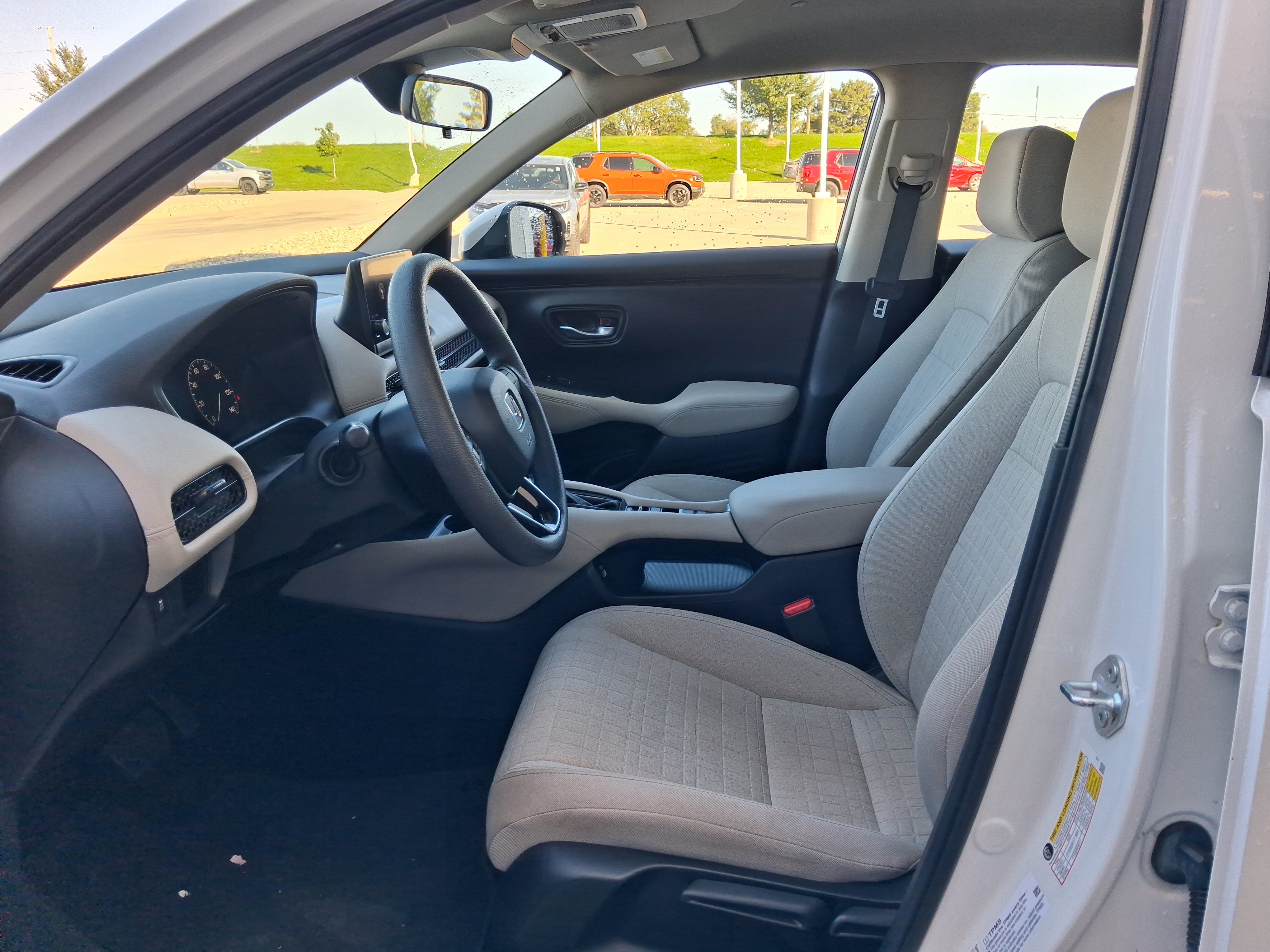 Used 2023 Honda HR-V LX image 8