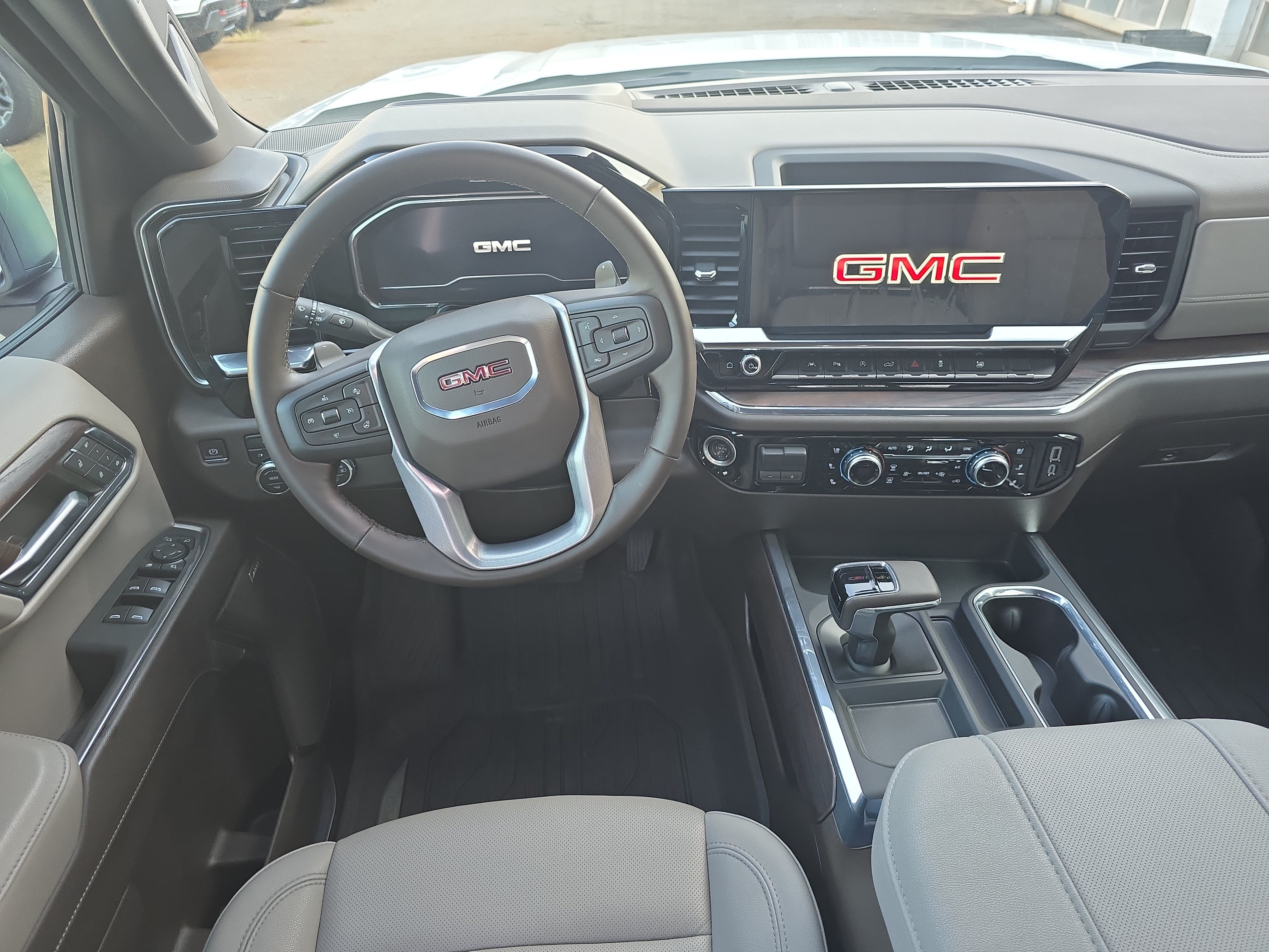 Used 2024 GMC Sierra 1500 SLT w/ SLT Premium Plus Package AWD/4WD image 15