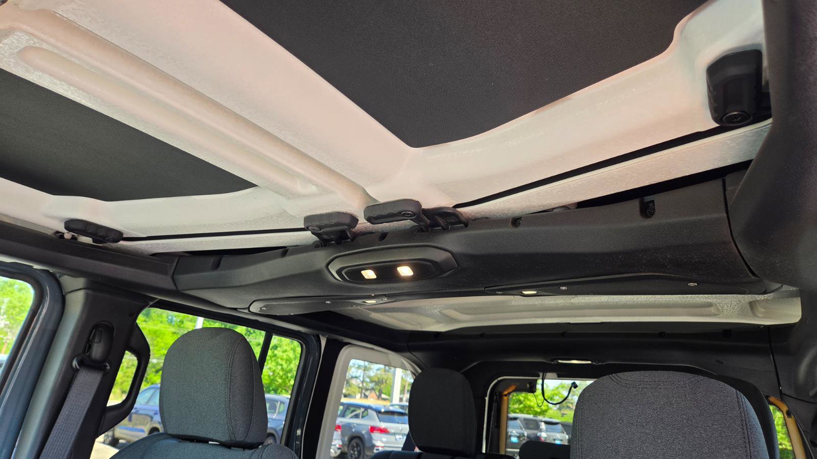 Used 2024 Jeep Wrangler Sahara image 43