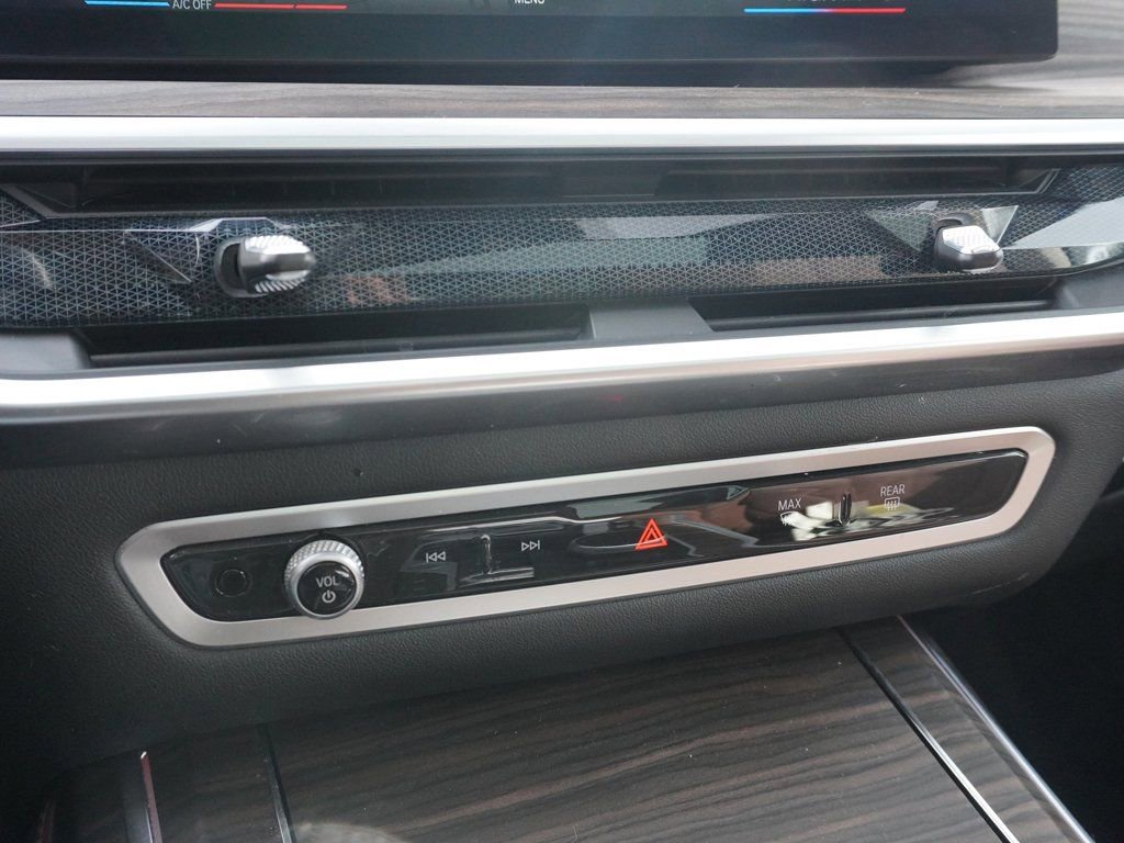 Used 2023 BMW X7 xDrive40i w/ Premium Package image 53