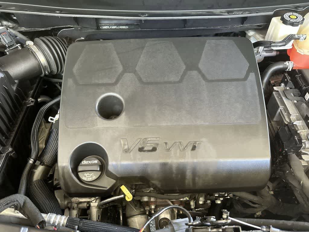 Used 2023 Chevrolet Traverse RS FWD image 12
