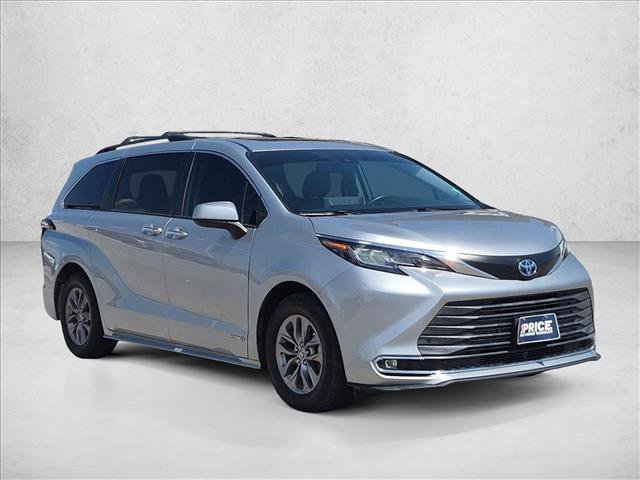 Used 2021 Toyota Sienna XLE FWD image 3