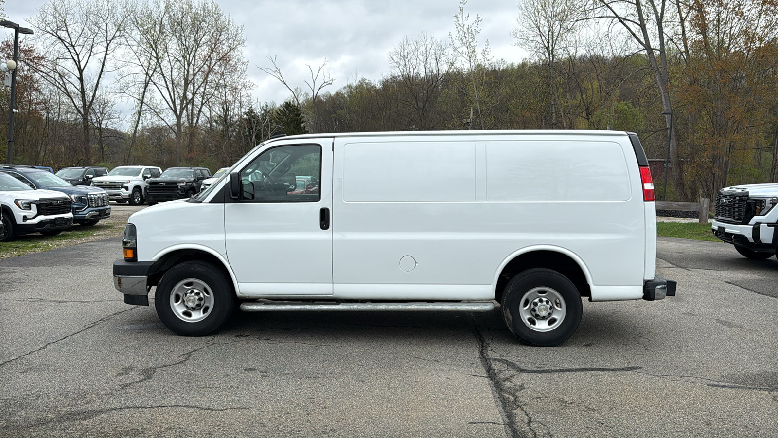 Used 2024 Chevrolet Express 2500 w/ Driver Convenience Package RWD image 4