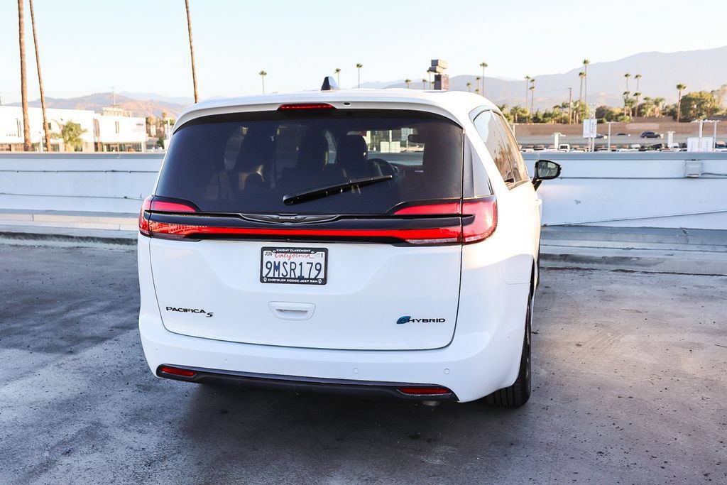 Used 2024 Chrysler Pacifica Limited FWD image 9