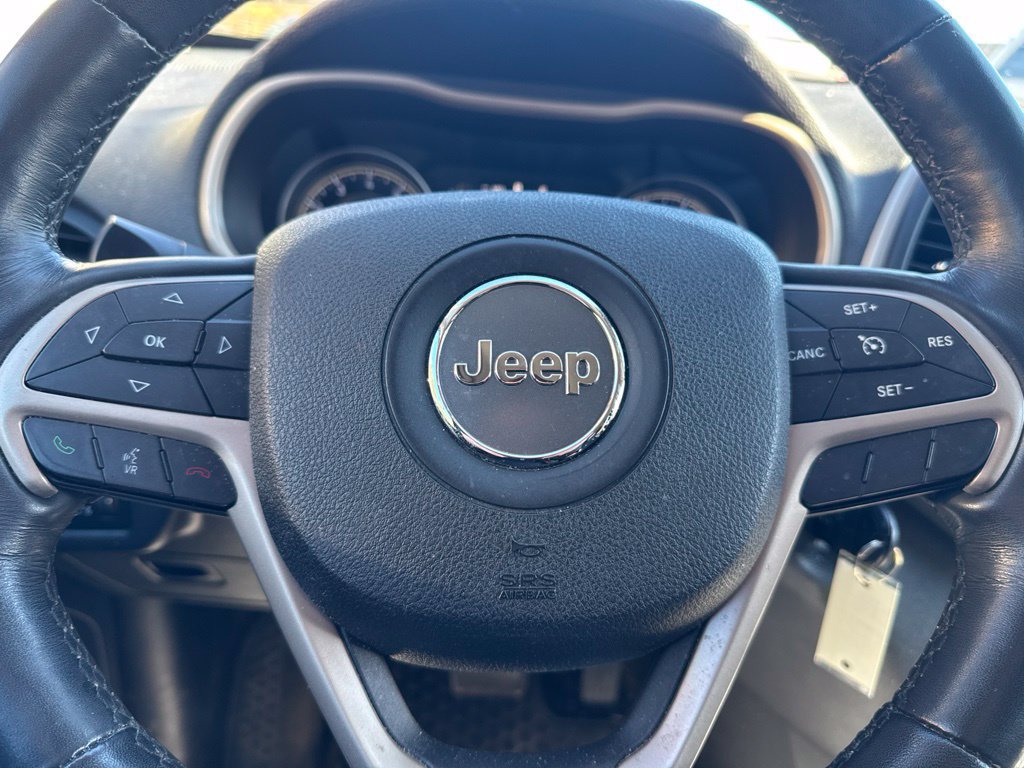 Used 2015 Jeep Cherokee Latitude w/ Cold Weather Group AWD/4WD image 11