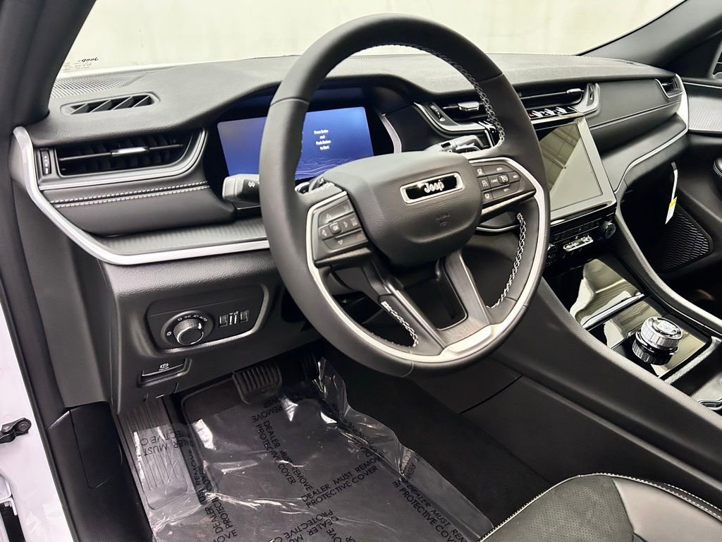 New 2025 Jeep Grand Cherokee Altitude image 11