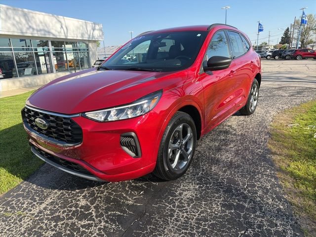 Used 2023 Ford Escape ST-Line w/ Tech Pack #1 AWD/4WD image 4