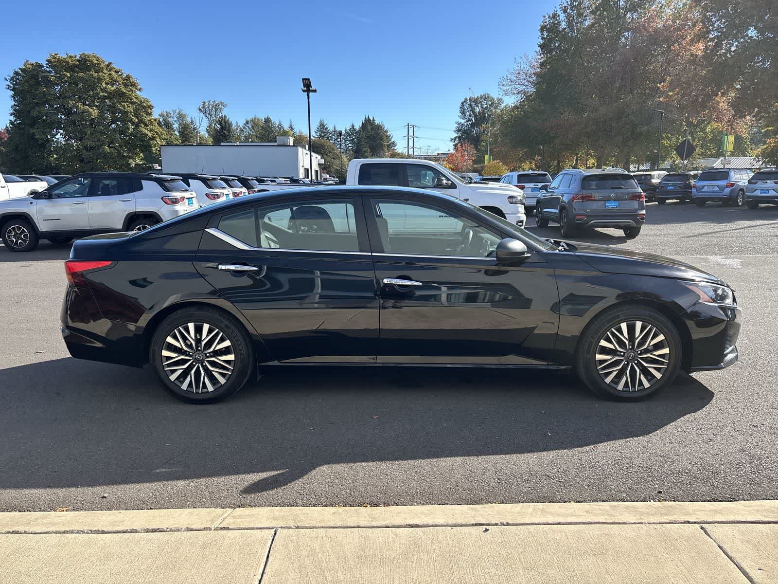 Used 2024 Nissan Altima 2.5 SV FWD image 5