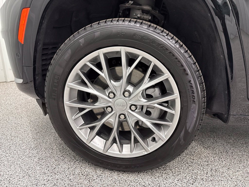 Used 2025 Jeep Grand Cherokee L Summit AWD/4WD image 9