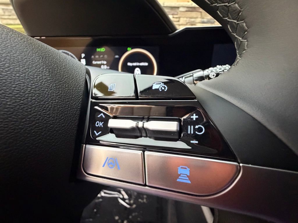 Certified 2025 Hyundai Elantra Limited image 25