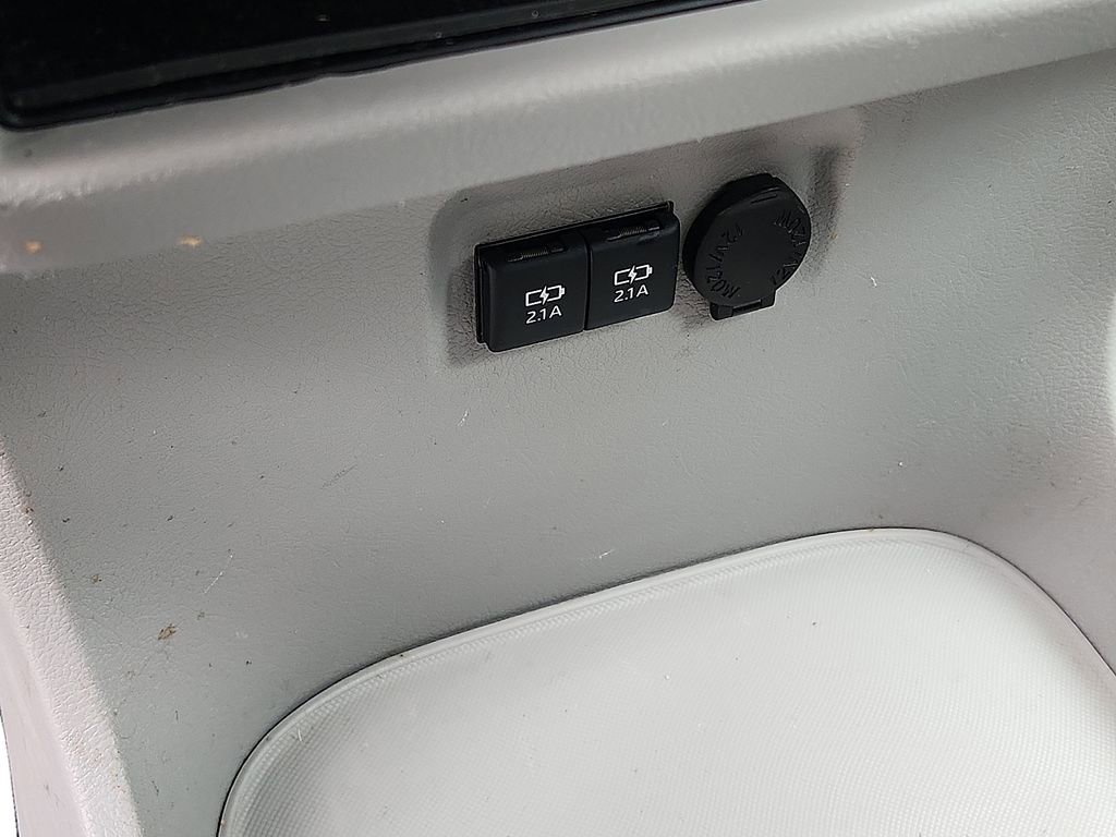 Used 2020 Toyota Sienna L image 27