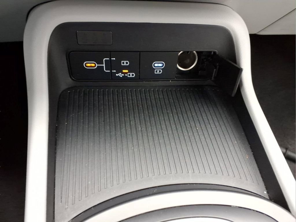 Used 2025 Hyundai Kona SEL image 12