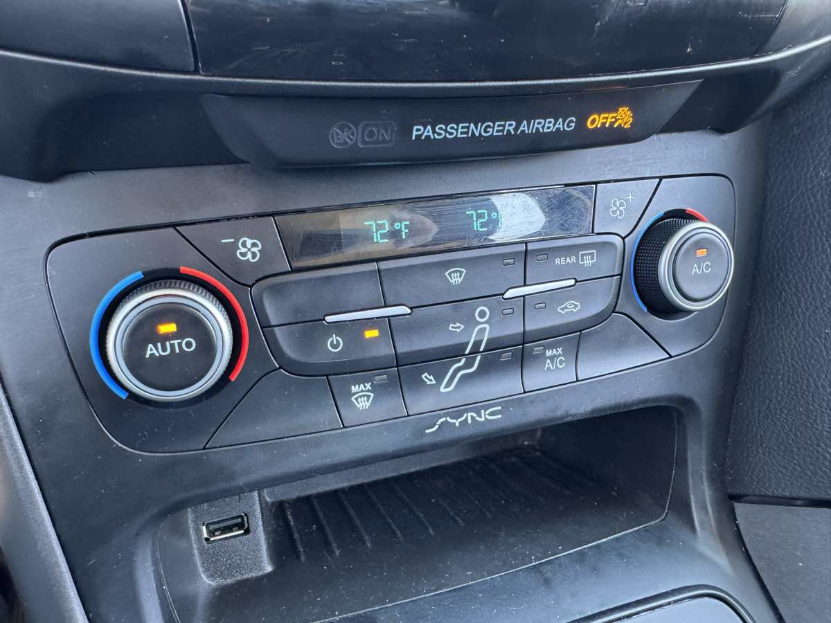 Used 2018 Ford Focus SEL image 29