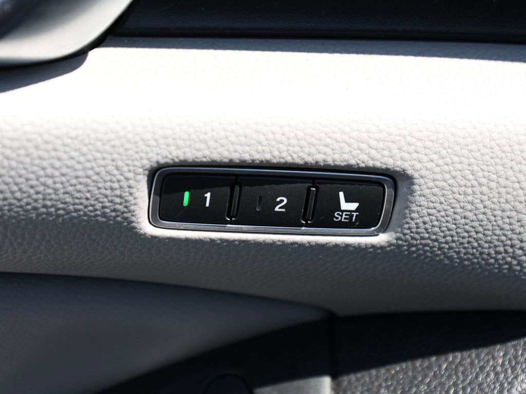Used 2018 Honda Accord EX-L image 12
