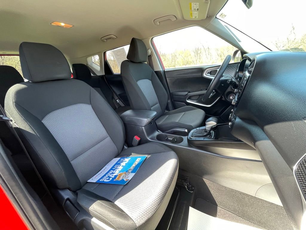 Certified 2023 Kia Soul LX w/ LX Technology Package FWD image 11