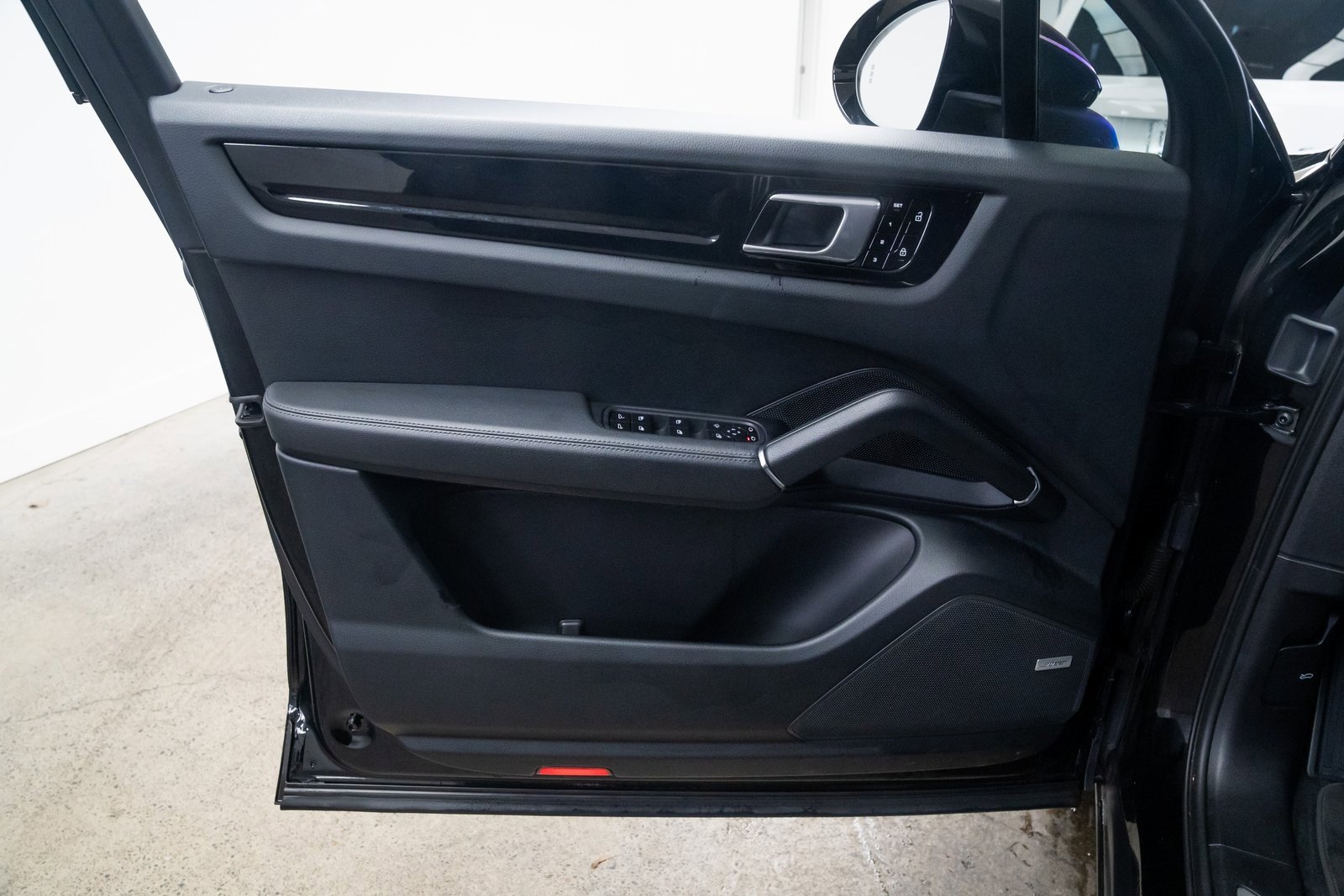 Used 2019 Porsche Cayenne Base image 17