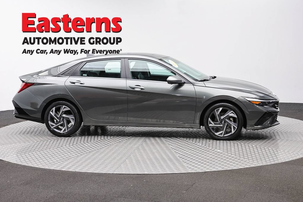 Used 2024 Hyundai Elantra Limited FWD image 4