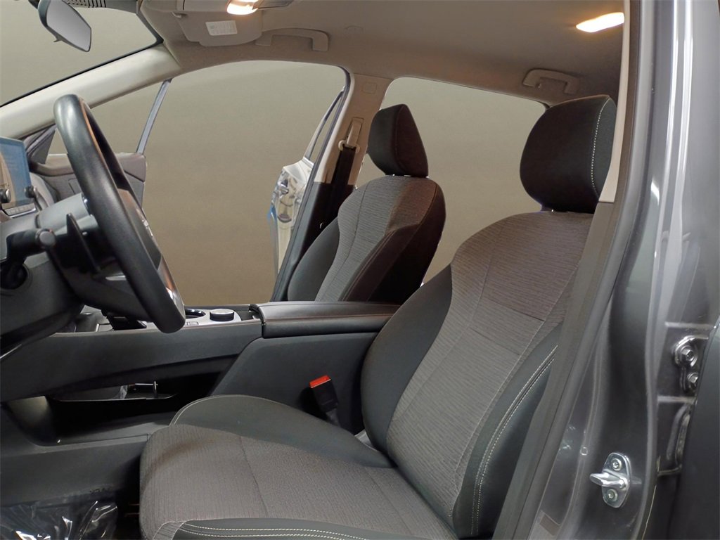 Used 2023 Nissan Rogue SV image 16