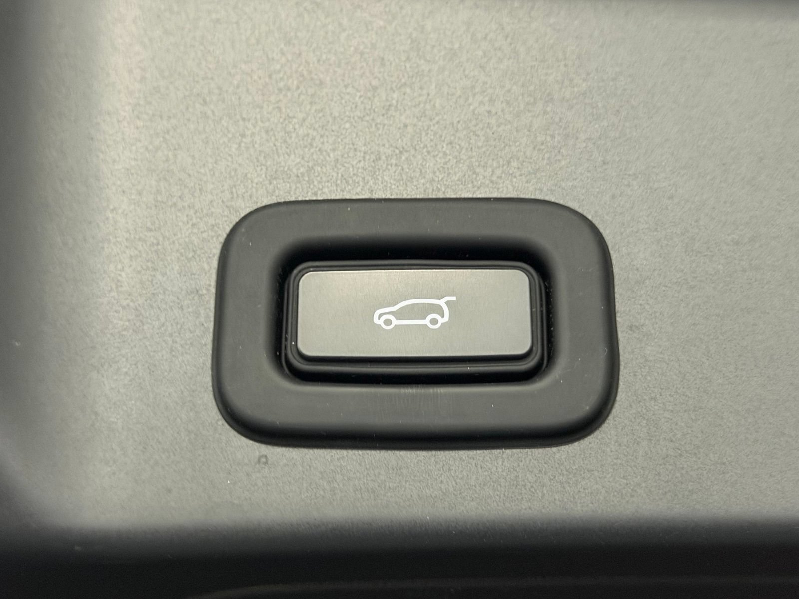 Used 2022 Land Rover Range Rover Evoque R-Dynamic S AWD/4WD image 16