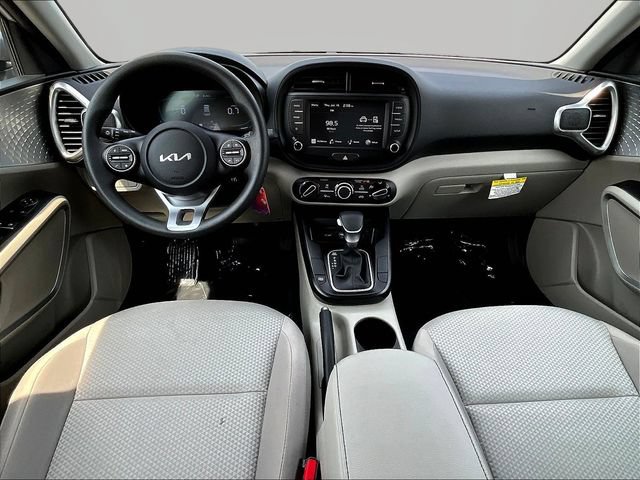 Certified 2025 Kia Soul LX w/ LX Technology Package FWD image 7