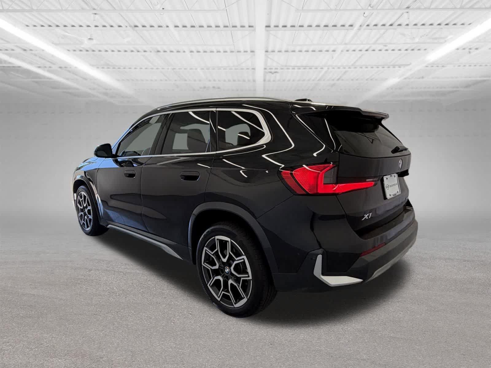 Used 2025 BMW X1 xDrive28i w/ Premium Package AWD/4WD image 3