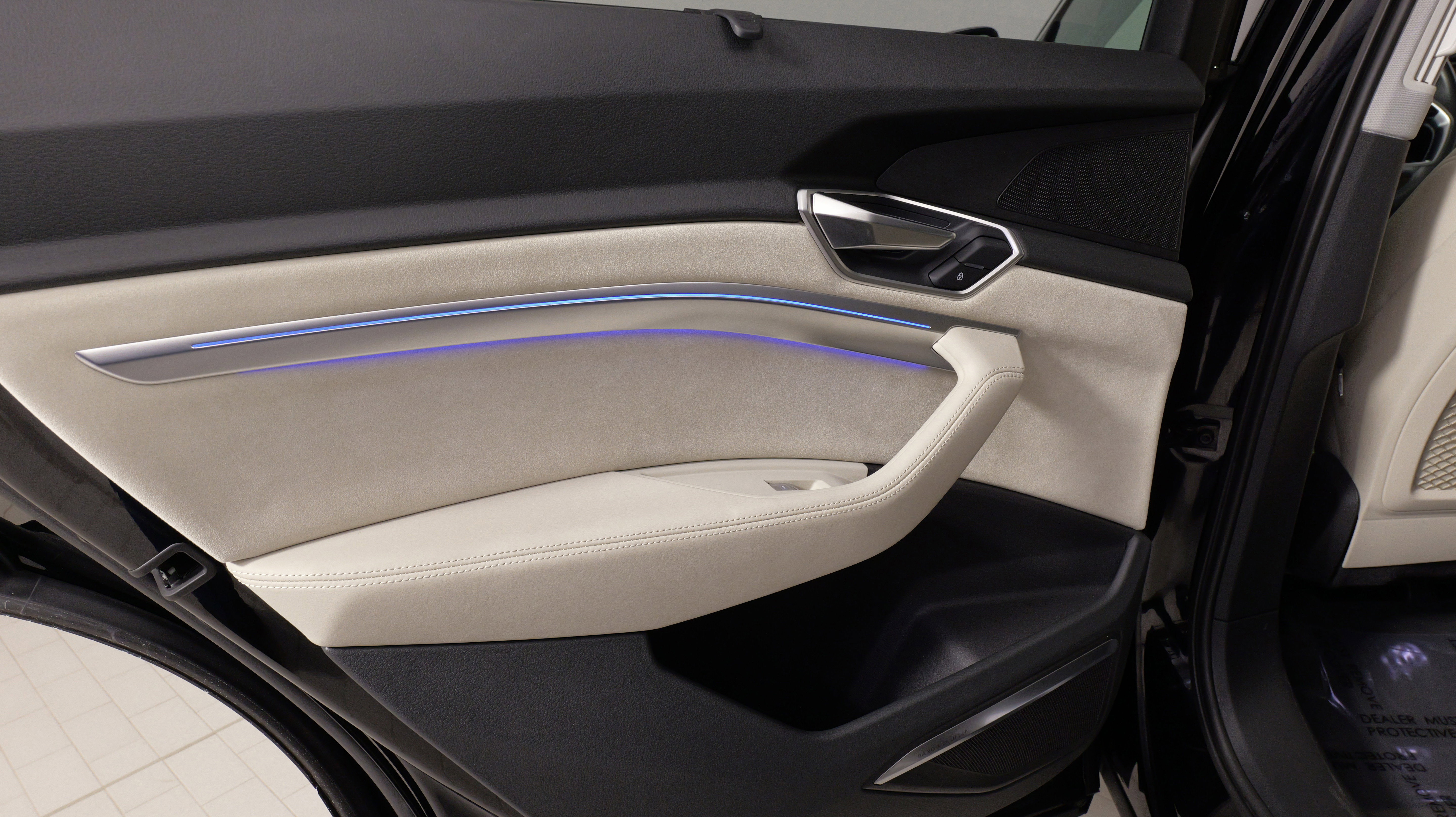 Used 2019 Audi e-tron Prestige w/ Prestige Package image 34